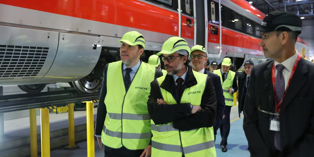 Renfe intende acquistare treni da 350 km/h e valuterà i tempi di consegna