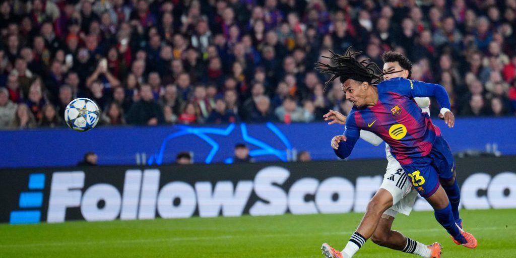 Koundé salva il Barcellona con due header contro l'Eintracht