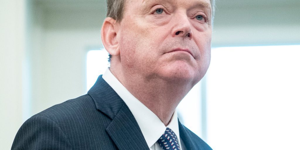Kevin Hassett: economista conservatore, lealtà a Trump e candidatura alla Fed