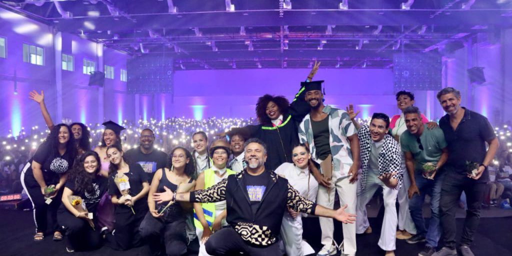 Giovane studente brasiliano di 14 anni riceve prestigioso premio dalla NASA per il suo contributo al programma di ricerca asteroidi