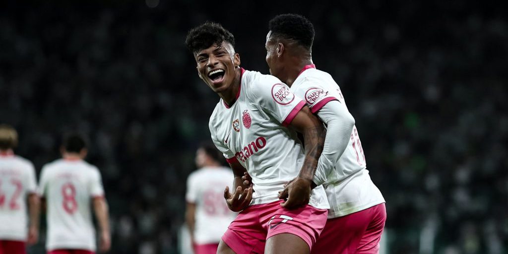 Ex-Vitória vive jogo dos sonhos e decide na Champions League; assista