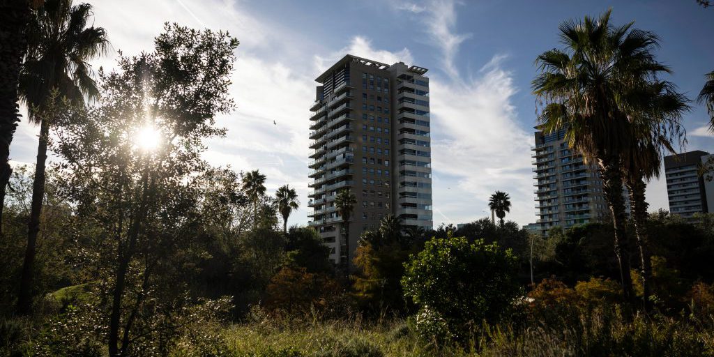 La Catalonia valuta il modello Amsterdam per la crisi abitativa: dubbi e incertezze