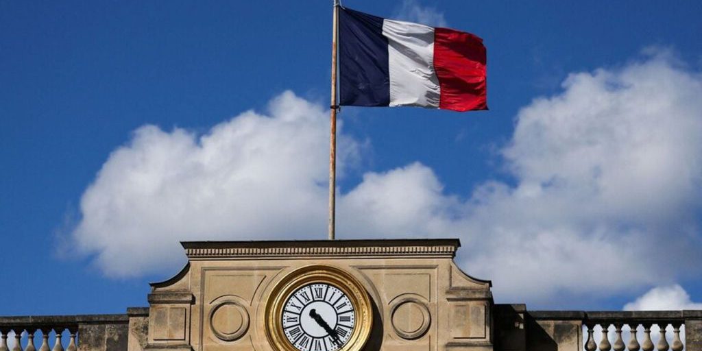 Titoli di Stato e crisi di governo a Parigi: perché il mercato vende