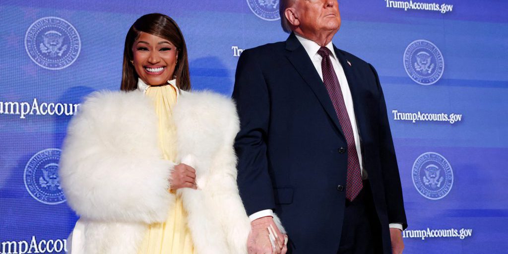 Nicki Minaj sostiene Trump durante evento a Washington, in mezzo alla violenza di polizia negli Stati Uniti