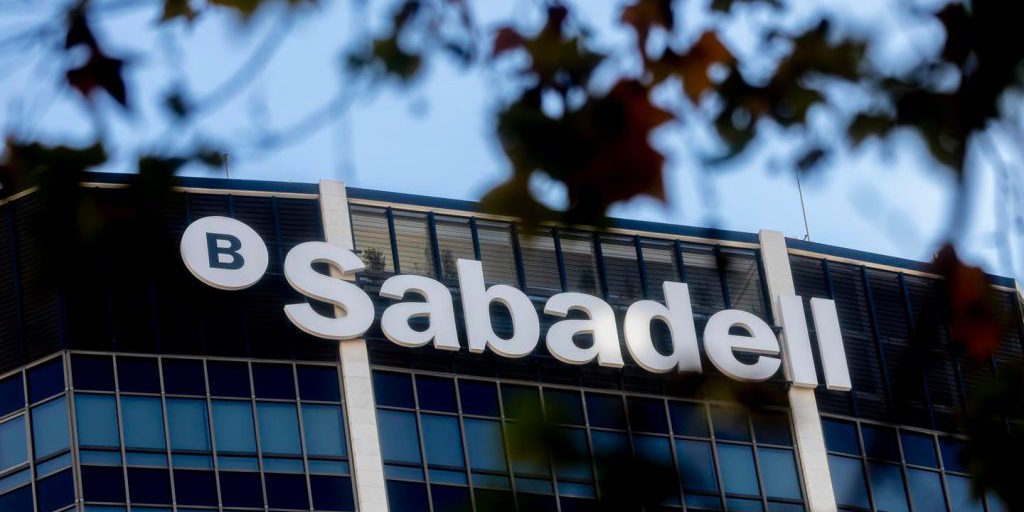 Fallimento dell'Offerta Pubblica di Acquisto del Bbva su Banco Sabadell: Ripercussioni sul Mercato Finanziario Spagnolo