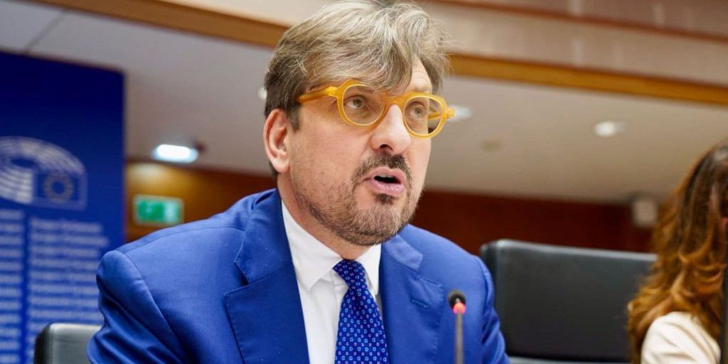 Settore Automotive in Crisi: la Regione Lombardia Lancia un Appello Urgente alla Commissione Europea per Salvare la Filiera e Proteggere l'Economia Europea