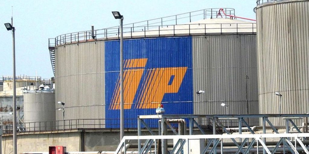 Ip passa agli azeri: firmato l’accordo per la cessione a Socar