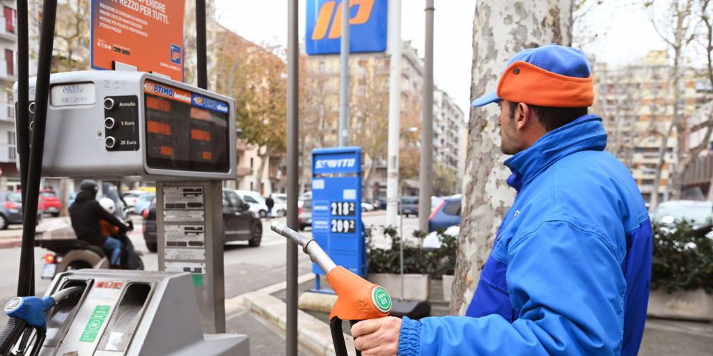 I distributori Ip diventano azeri: alla firma la cessione al gruppo  Socar