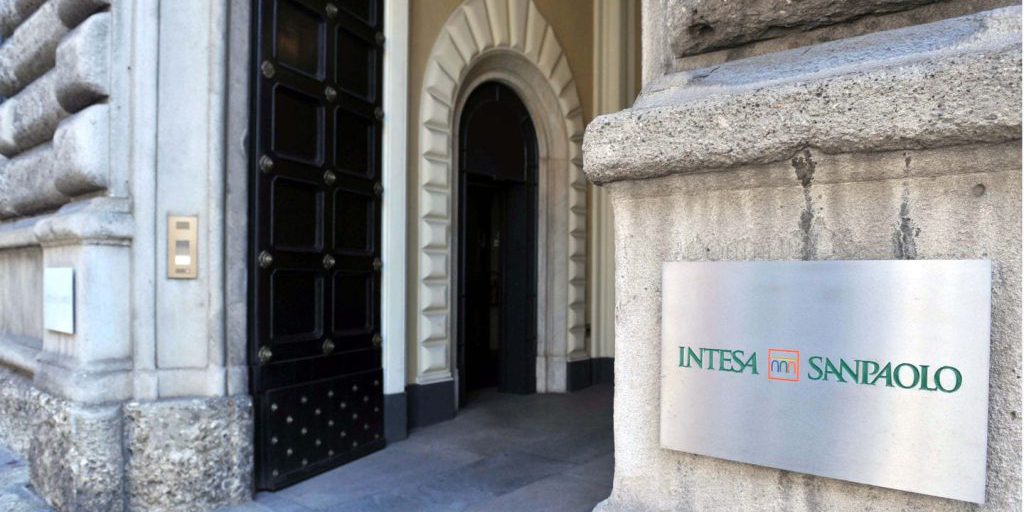 Intesa Sanpaolo Registra Utile Netto di 7,6 Miliardi nei Primi Nove Mesi dell'Anno con una Crescita del 5,9% Rispetto allo Stesso Periodo dell'Anno Precedente
