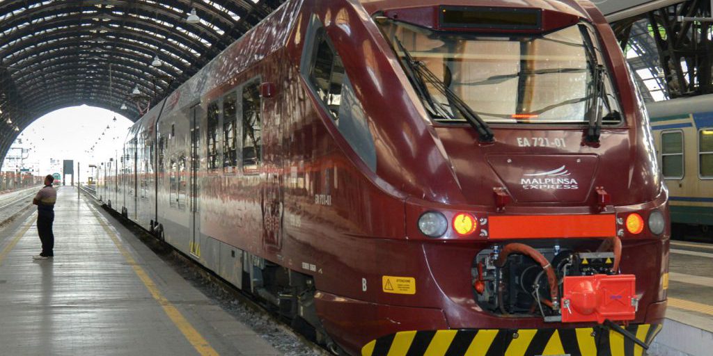 TRENO STAZIONE CENTRALE MILANO MALPENSA EXPRESS LOMBARDIA