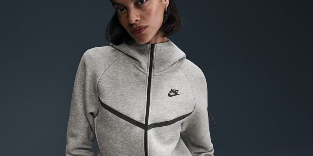 Chenoa: dal vestito scintillante al tuta grigia, un gesto di autenticità