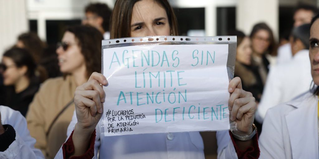 Migliaia di medici scioperano in Spagna, ma la partecipazione è bassa