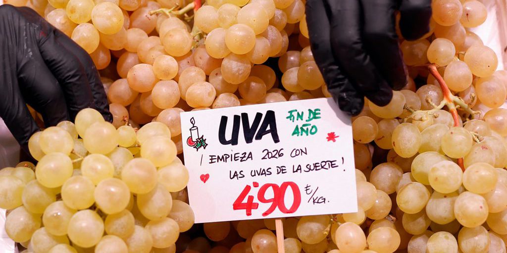 La tradizione delle uve di Capodanno in Spagna: 12 uve al ritmo delle campanellate