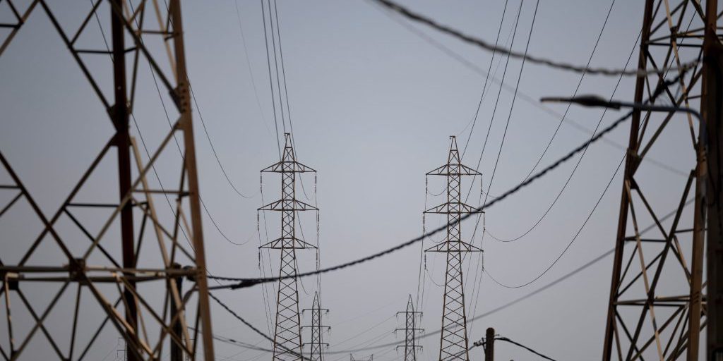 Le compagnie elettriche prevedono di mantenere il supplemento anti-blackout per tutto il 2026