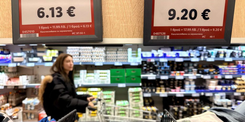 Bulgaria si prepara a entrare nell'euro nonostante la crisi politica