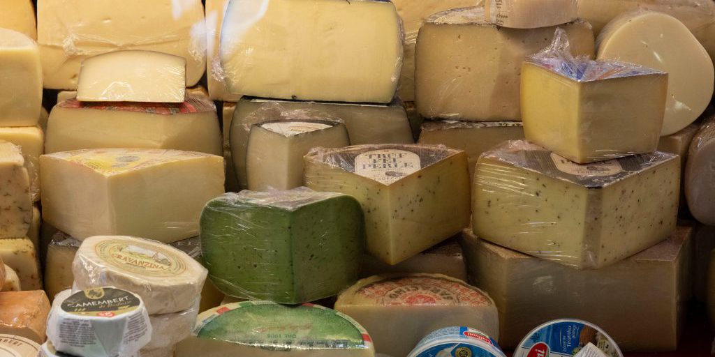 Formaggio e panna ricchi di grassi: potenziale protezione contro la demenza secondo uno studio