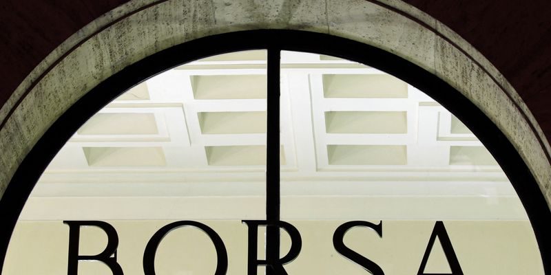 Borsa Milano, avvio in rialzo con Europa, bene banche, corrono Stellantis e Telecom