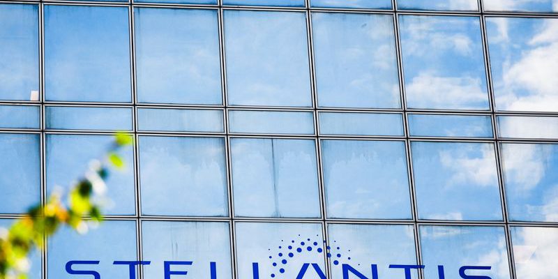 Stellantis allunga tempi presentazione nuovo piano strategico di Filosa