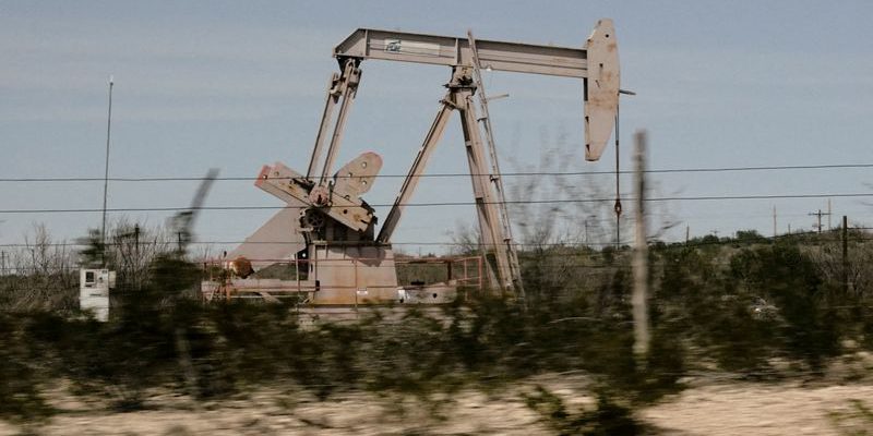 Greggio in calo, tensioni commerciali Usa-Cina agitano mercati