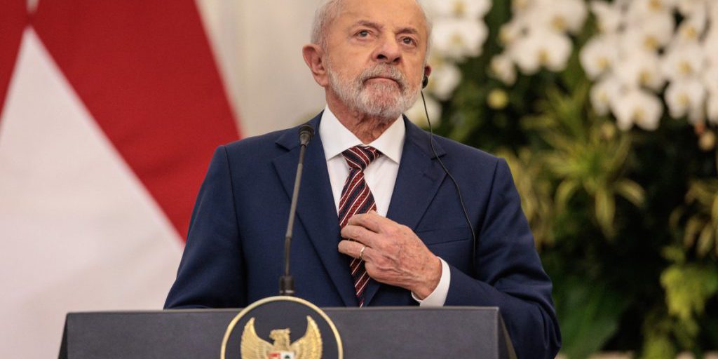 Ministro degli Investimenti onorato per il suo impegno nella Bahia: una cerimonia di riconoscimento per le azioni a favore dello stato