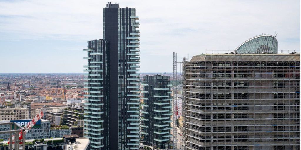 Il settore immobiliare italiano in ritardo: solo lo 0,06% rappresentato in Borsa, urge riforma per aumentare trasparenza e liquidità

Fonte: SDA Bocconi, https://www.sdabocconi.it/it/publications/rapporto-sul-settore-immobiliare-italiano