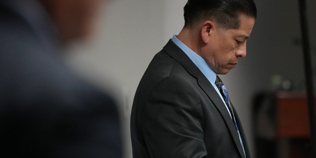 Testimonianza di ex insegnante di Uvalde complica processo contro ex ufficiale di polizia