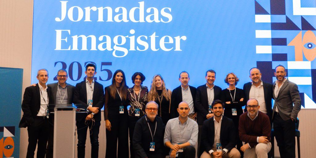 Gli studenti scelgono la formazione online sui social: il futuro del settore si trasforma