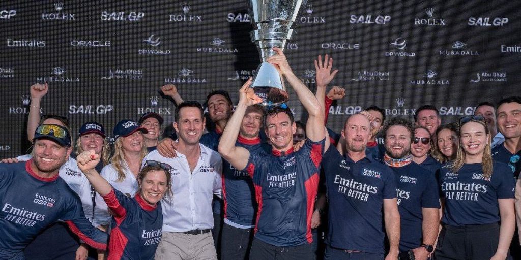 SailGP Abu Dhabi 2025: Dylan Fletcher vince la finale con premio di 2 milioni di dollari