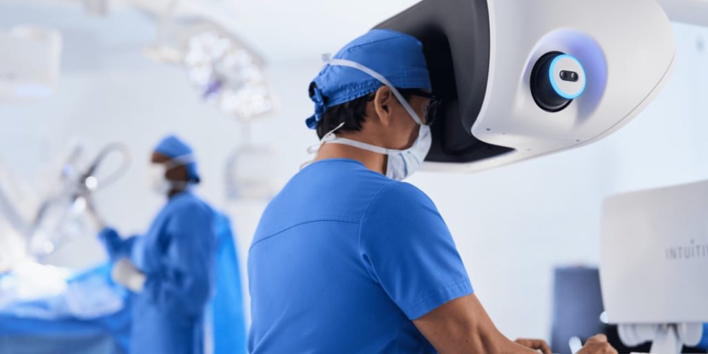 Chirurgia robotica in Spagna: il nuovo modello da Vinci 5 e i suoi 17 milioni di interventi