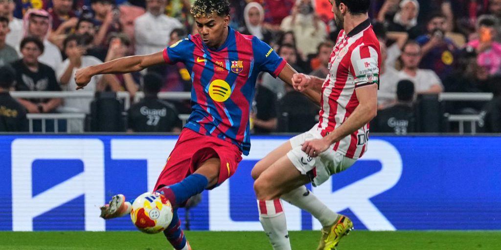 Lamine Yamal: la rivalità con Hansi Flick sul campo