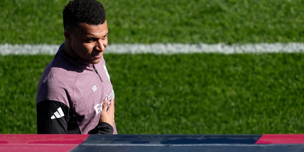 Mbappé assente per distacco tibia, dubbio per la Supercoppa