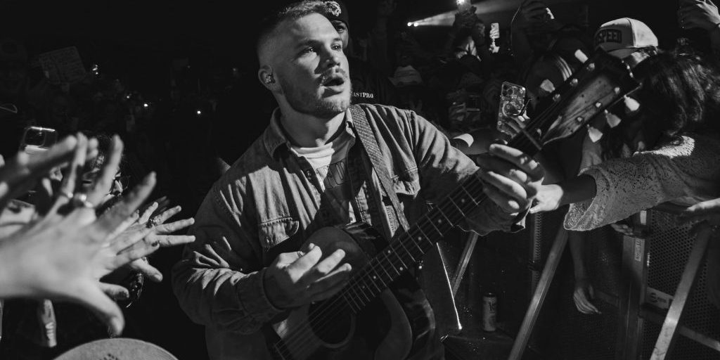 Zach Bryan e la solitudine degli uomini: il pickleball come possibile rimedio