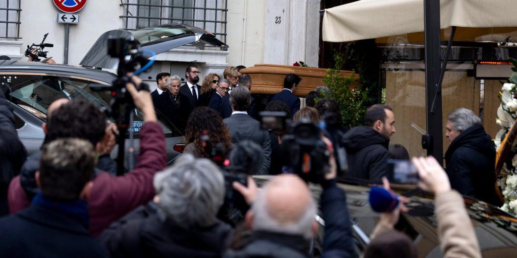 Capilla di Valentino a Roma in fiamme: immagini