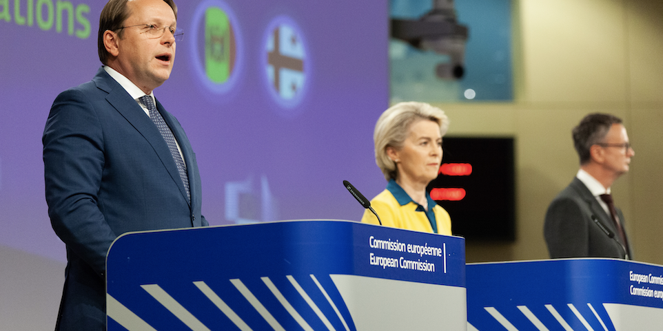 Caso Spie Ungheresi a Bruxelles: Nuove Rivelazioni Sull'Infiltrazione della Commissione Europea da Parte di Agenti di Orbán