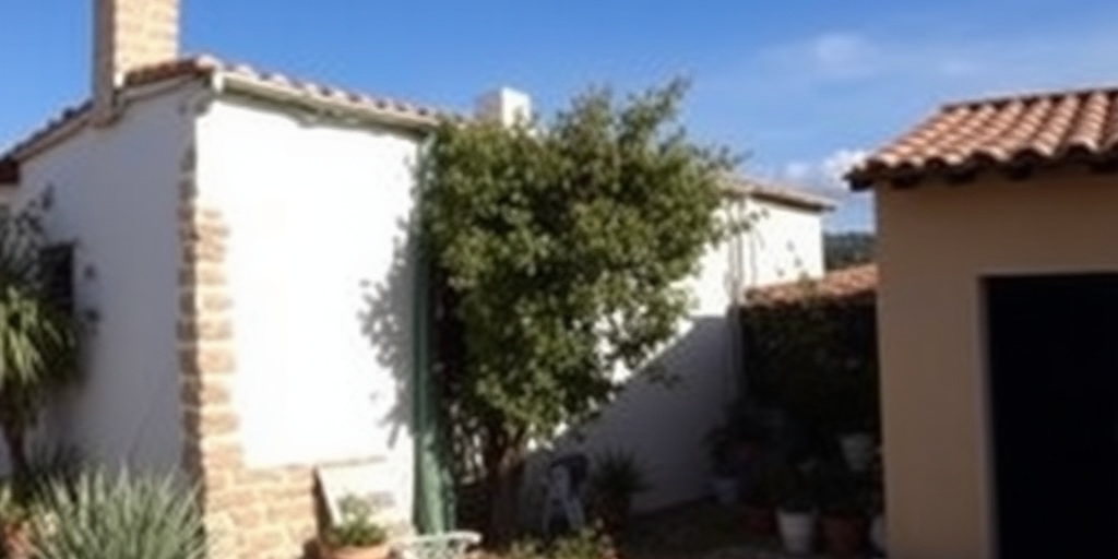 Tetto crolla a Santa Teresa Gallura, inquilina rimane illesa