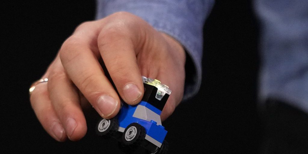 Lego presenta mattoncini intelligenti con schermo estendibile: una nuova frontiera nella tecnologia dei giocattoli