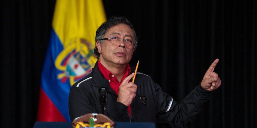 Petro denuncia Trump per la chiusura dello spazio aereo del Venezuela: è illegale