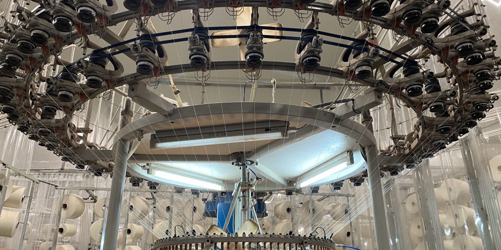 Tessuti sostenibili a base di ortiche e platano: una nuova frontiera dell'industria tessile