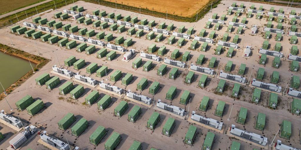"Boom di autorizzazioni ad agosto per progetti di accumulo a batteria: il futuro sostenibile dell'energia elettrica"