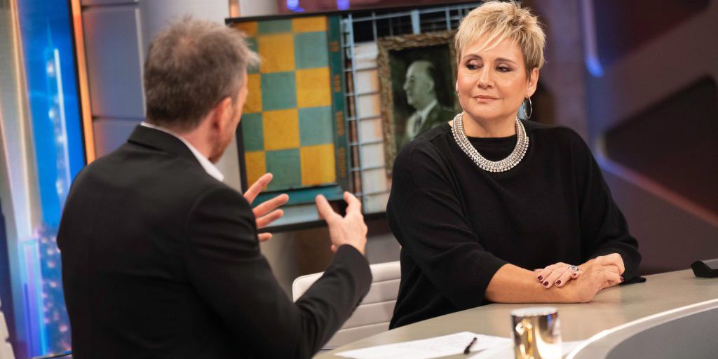 Glòria Serra celebra 15 anni come voce del programma “Equipo de investigación” su “El hormiguero”