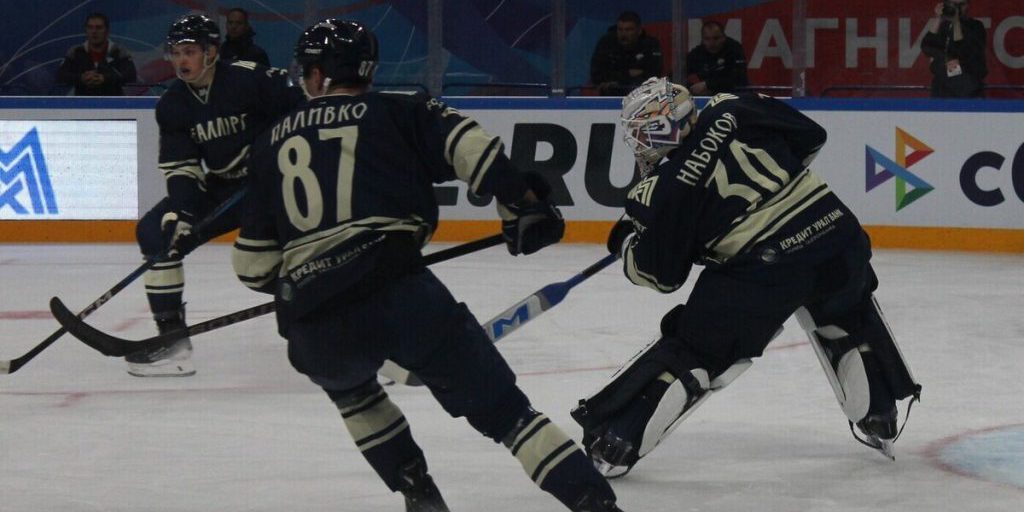 Metalurg Sconfigge Severstal in Partita Cruciale di Hockey