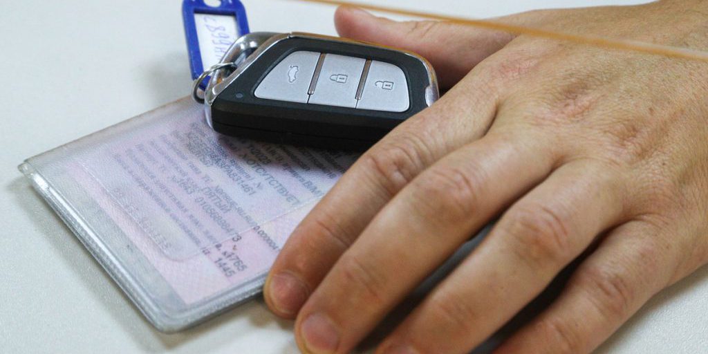 Cambiamento nelle Regole del Permesso di Guida in Russia: Fine dell'Automatismo dal 2026