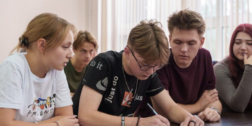 Первокурсники КГУ показали «свои ходы»