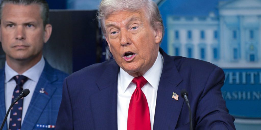 Трамп заявил, что не собирается "уничтожать" Китай