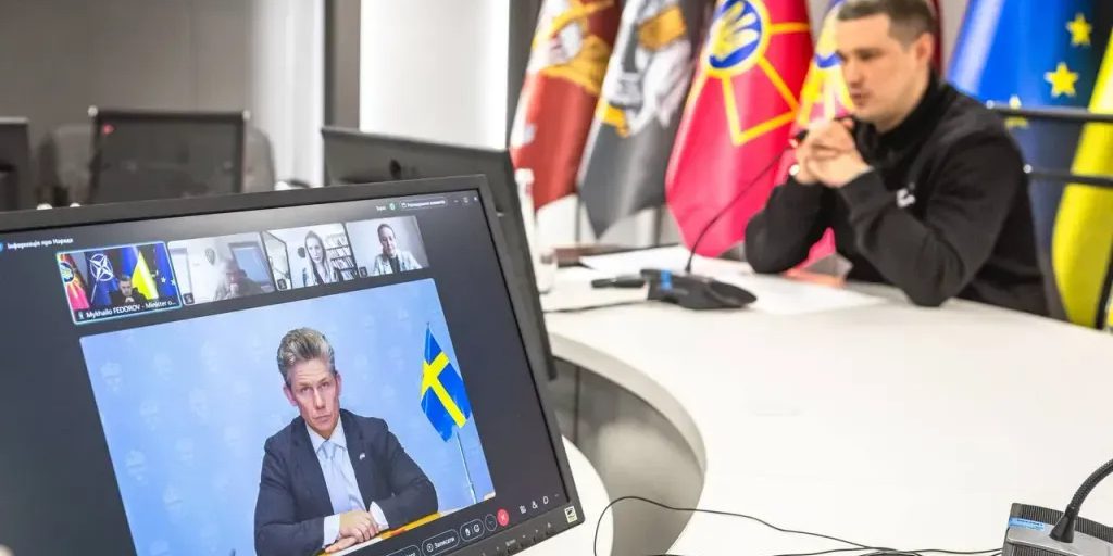 a0ca3c55ce2dde8b1c0f4bcb67b170aa-1