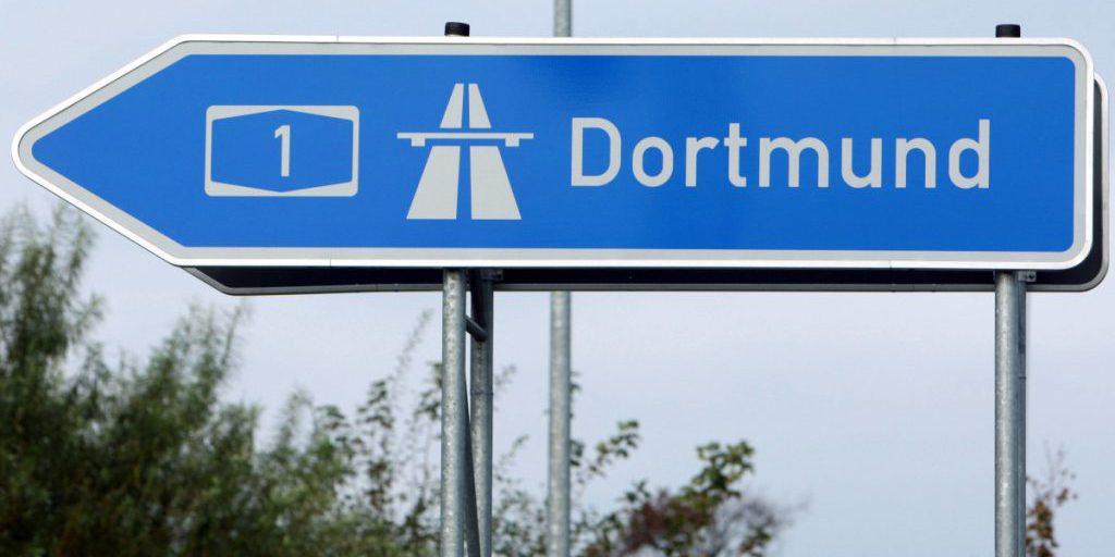 Coppia fermata dalla polizia per attività intima a bordo di auto in movimento sull'autostrada A1