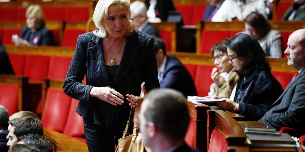 Proposta di legge del Rassemblement national per il ripristino del reato di soggiorno irregolare in Francia: implicazioni e possibili conseguenze sulla politica migratoria e sui diritti umani