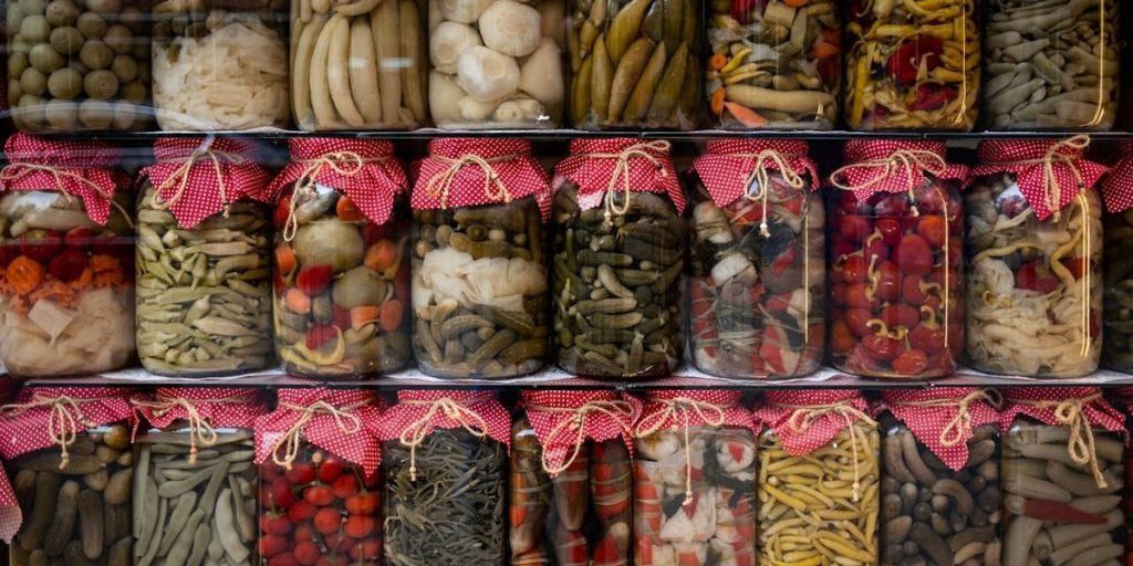 В Дагестане пять человек, включая одного туриста, отравились консервами