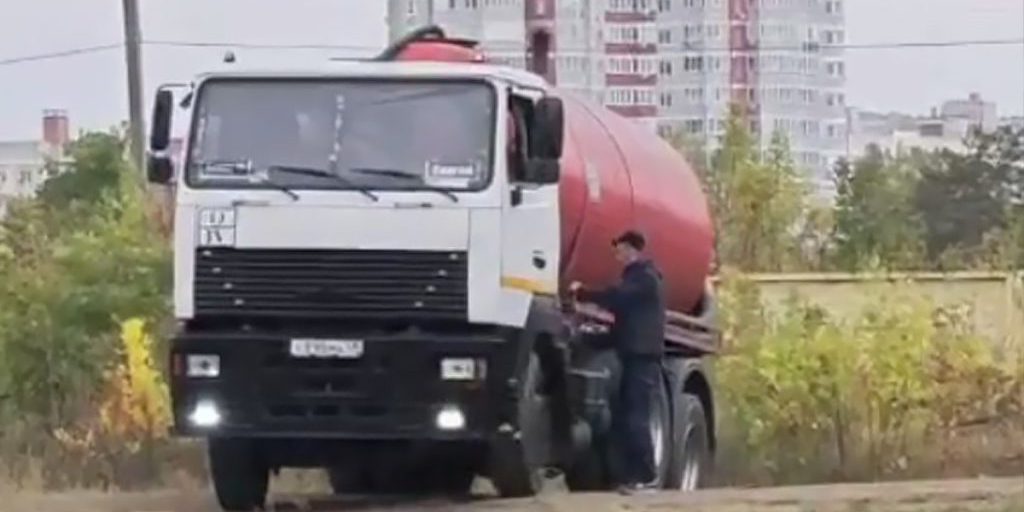 Allarme ambientale a Lipetsk: la minaccia dei liquami vicino alla stazione di pompaggio dell'acqua Syrsky-5