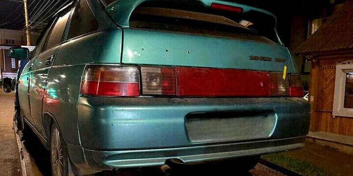 Evasore fiscale costretto a pagare 150.000 rubli dopo l'arresto della sua auto